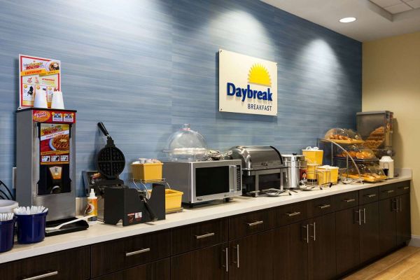 Days Inn & Suites Altoona (Bellwood)